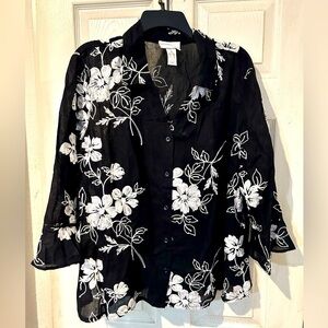 NWOT Alfred Dunner Design Black Top with White Embroidered Flowers.